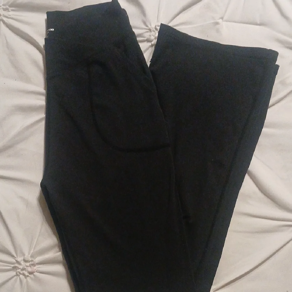 Black High-Waisted Leggings - Picture 2 of 2